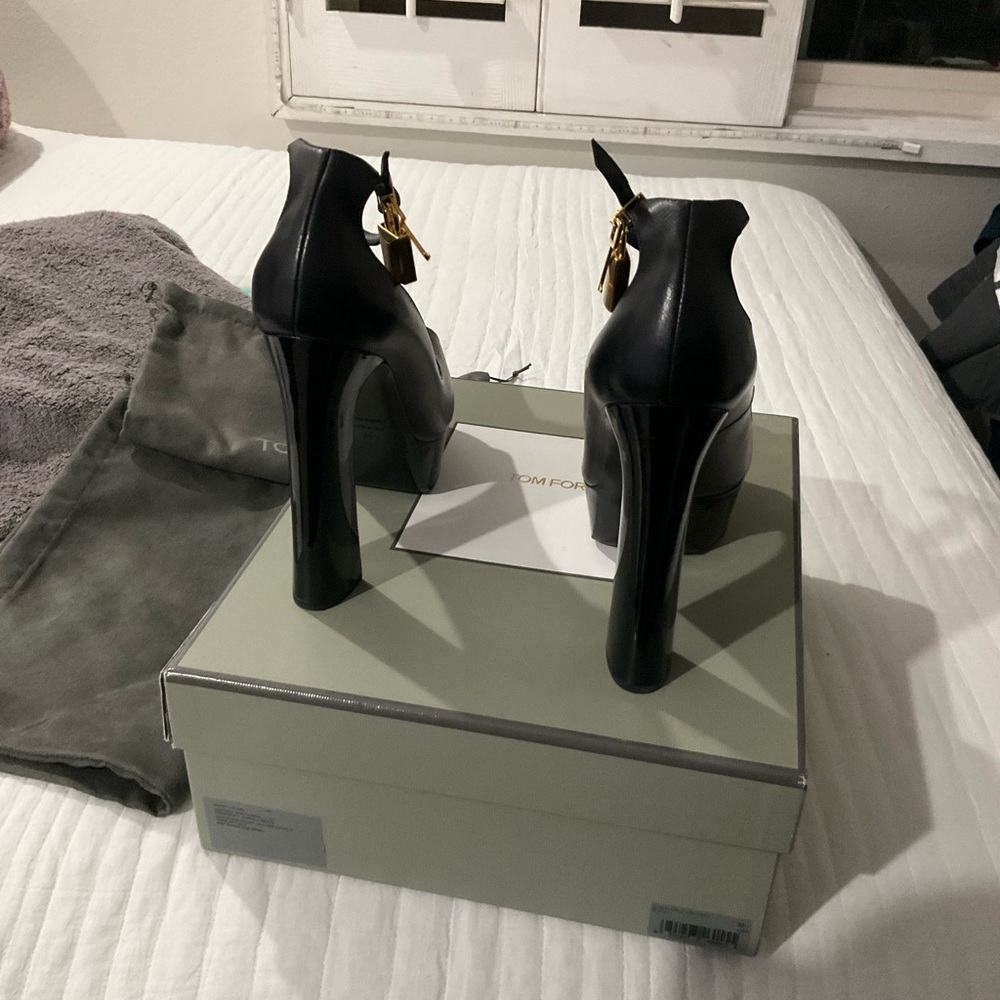 NEW! Tom Ford Leather Peep Toe Padlock Platform Pumps women’s - Picture 3 of 16